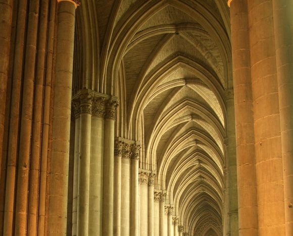 Bóvedas de crucería de la Catedral de Reims.